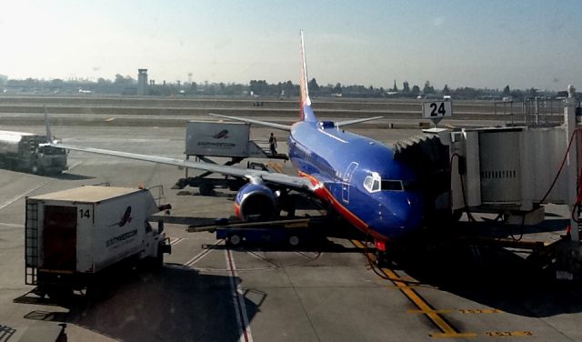 Boeing 737-700 — - SWA # 2144 Arrival from KLAS - 01-10-2012
