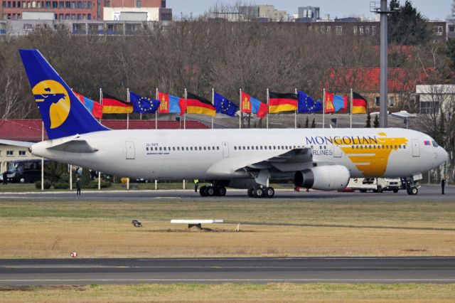 BOEING 767-300 (JU-1011) - Departure of the Mongolian president in Berlin