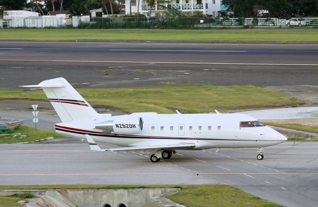 Canadair Challenger (N252DH)