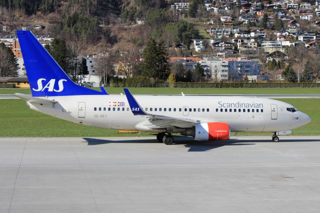 Boeing 737-700 (SE-REY)