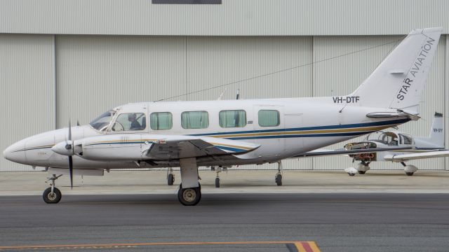 Piper Navajo (VH-DTF)