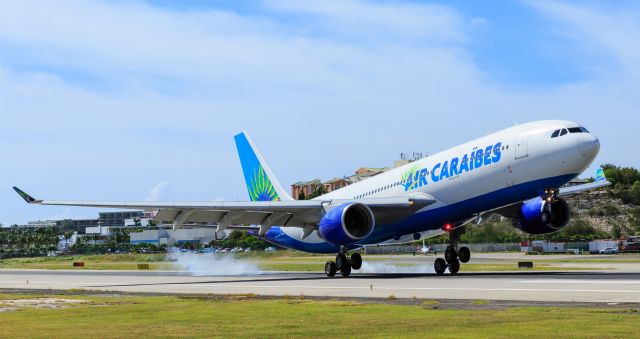 Airbus A330-300 (F-HPTP) - Air Caraibes landing at TNCM