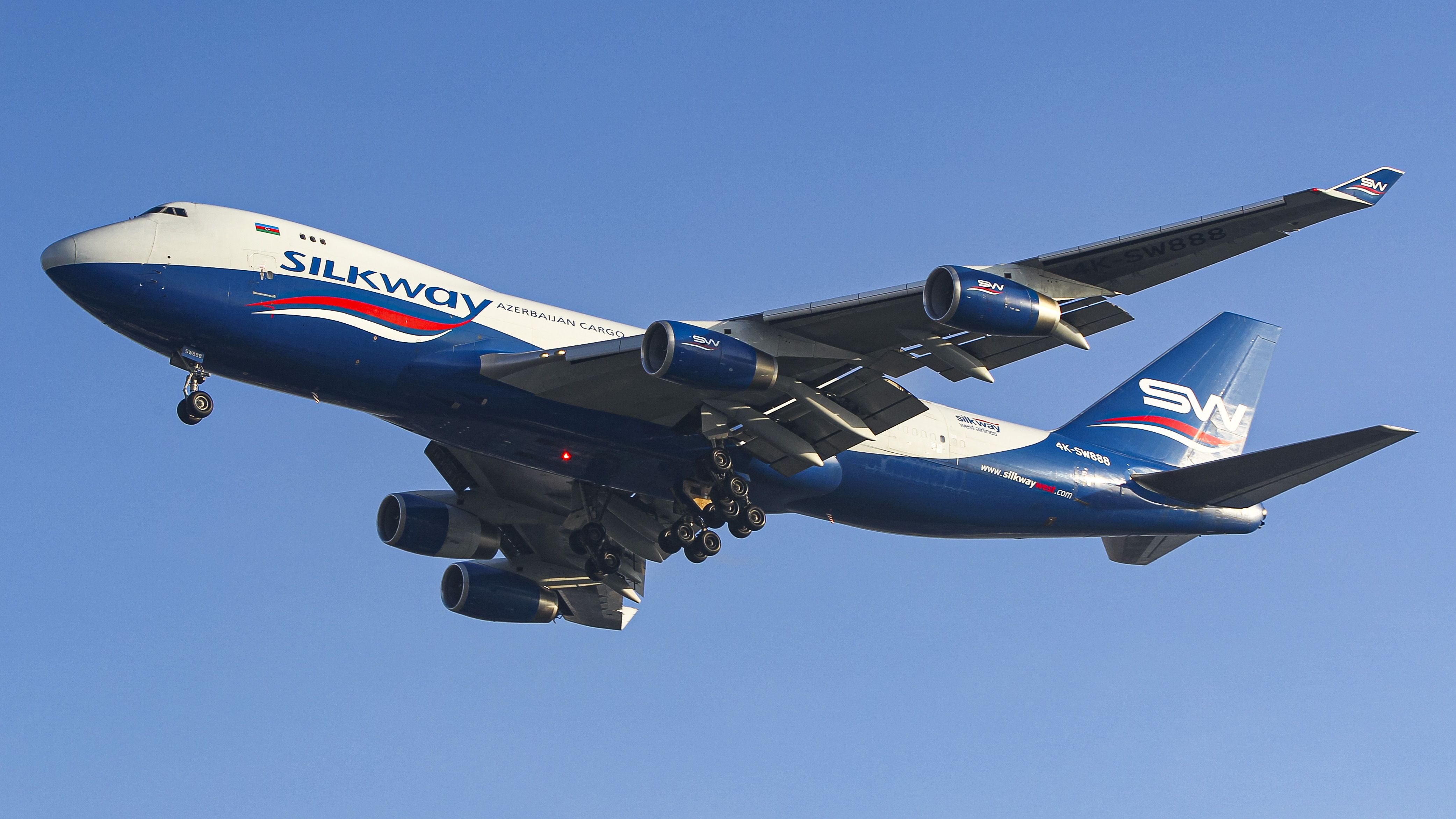 Boeing 747-400 (4K-SW888)