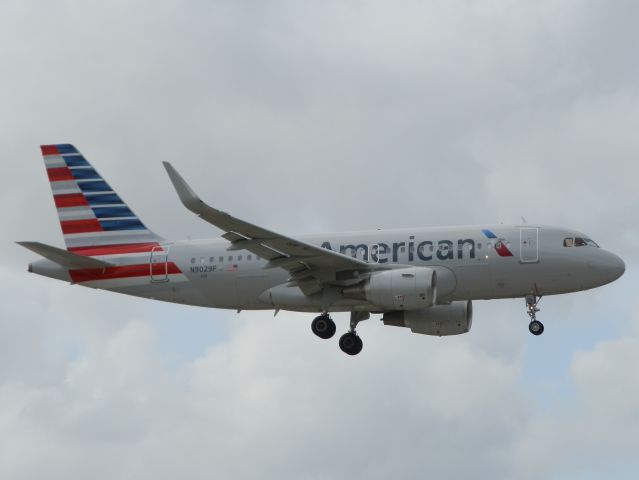 Airbus A319 (N9029F)