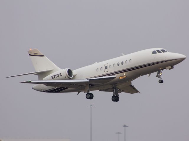 Dassault Falcon 2000 (N711PE) - Take off from London Luton
