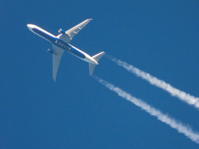 BOEING 767-400 (N825MH) - DAL841br /ATL-PDXbr /11/29/21