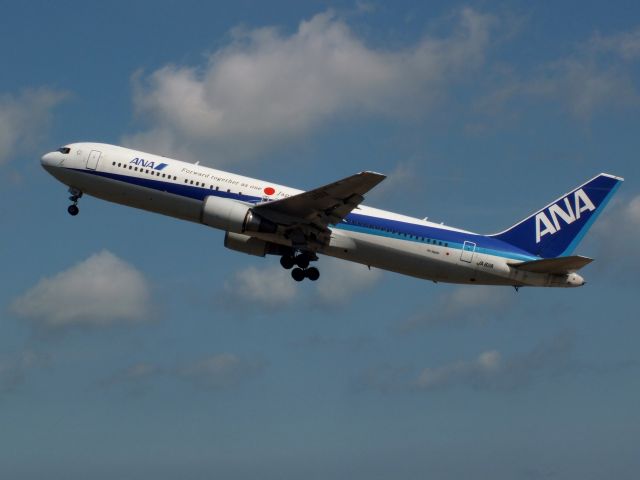 BOEING 767-300 (JA611A)