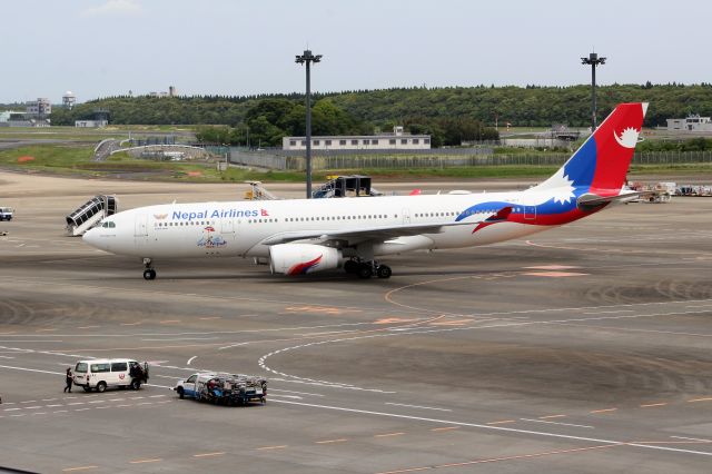 Airbus A330-200 (9N-ALY)