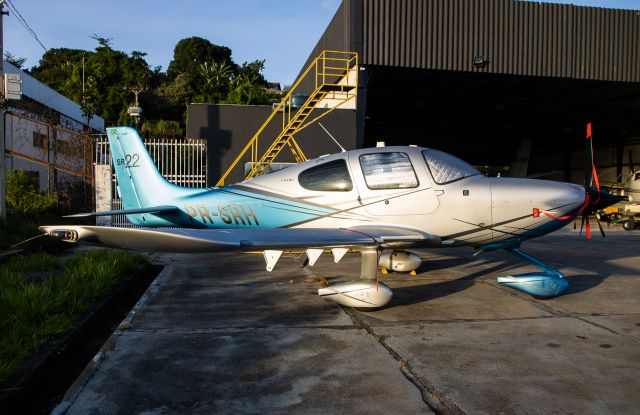 Cirrus SR-22 (PR-SRH)