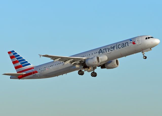 Airbus A321 (N194UW)