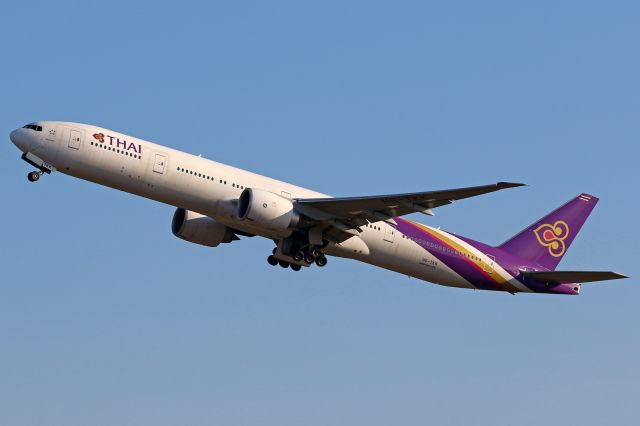 Boeing 777-200 (HS-TKK)