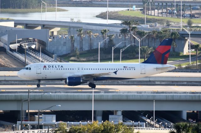 Airbus A320 (N318US)