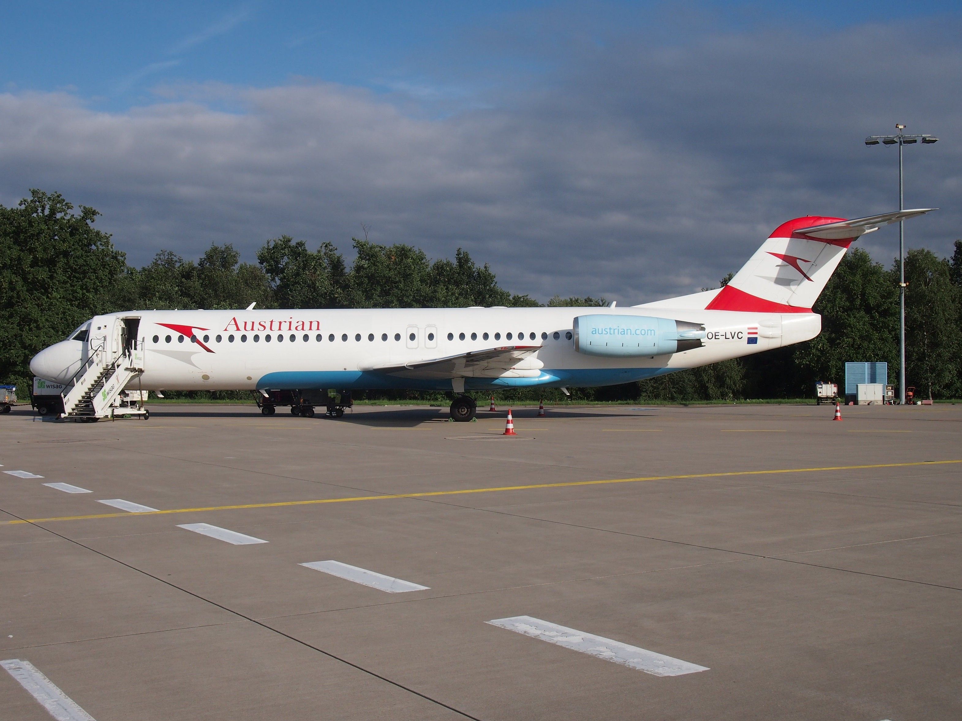 Fokker 100 (OE-LVC)