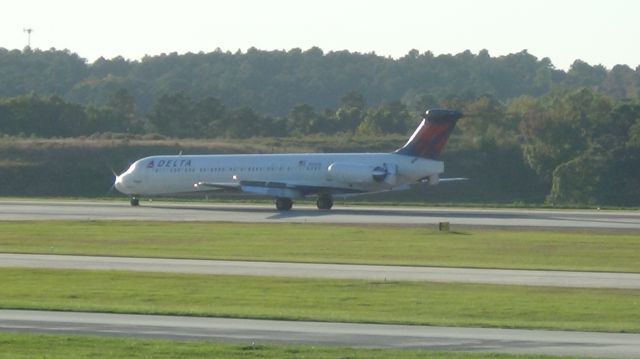 McDonnell Douglas MD-88 (N999DN) - Delta 1774 arriving from Atlanta.