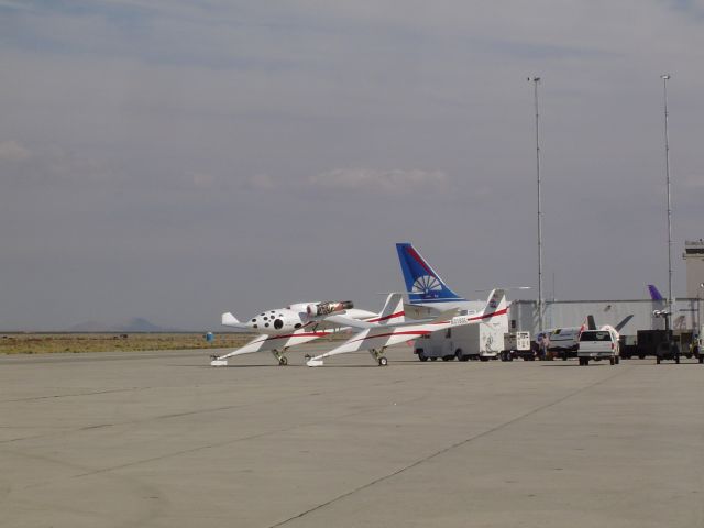 N318SL — - Scaled Composites White Knight