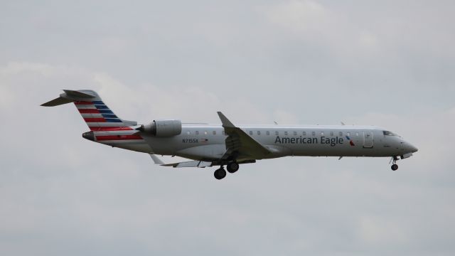 Canadair Regional Jet CRJ-700 (N715SK) - Coming in for a landing as seen from Founder's Plaza on 5/26/2019.