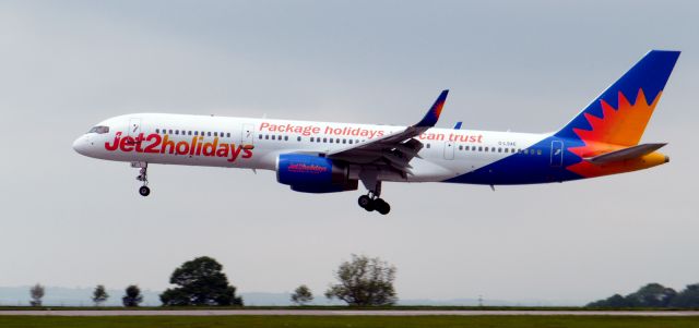 Boeing 737-800 (G-LSAE)