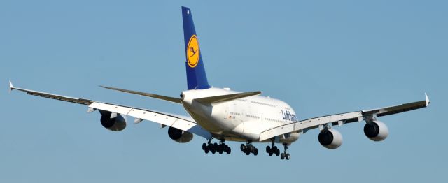 Airbus A380-800 (D-AIMB)