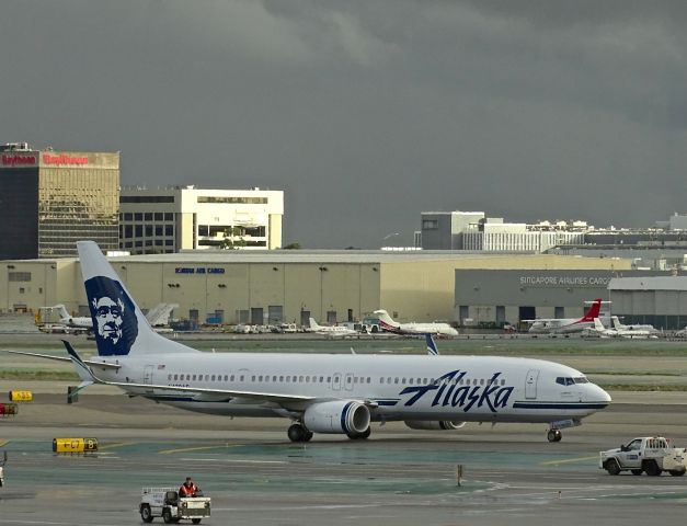 Boeing 737-900 (N479AS)