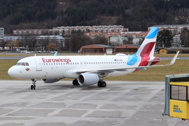 Airbus A320 (9H-EWC)