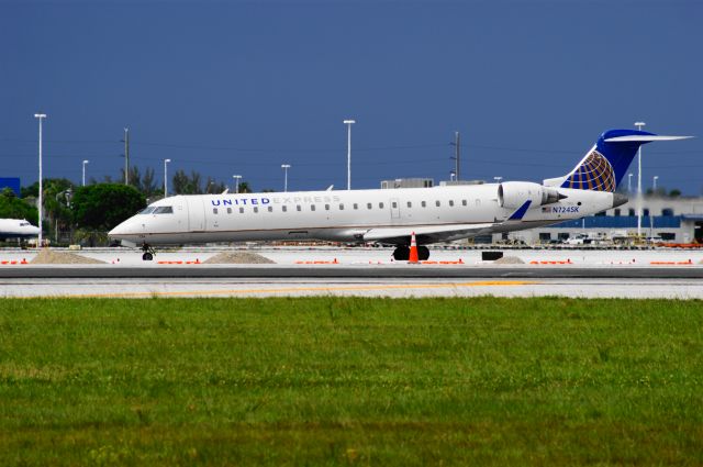 Canadair Regional Jet CRJ-700 (N724SK)