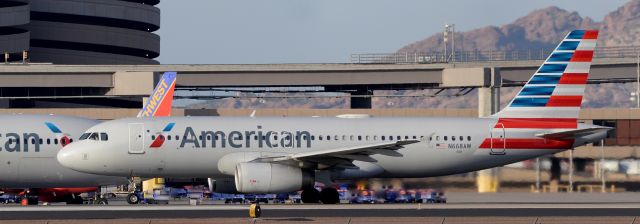 Airbus A320 (N668AW) - phoenix sky harbor international airport AAL1588 br / 15FEB20