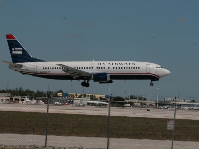 BOEING 737-400 (N440US)