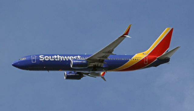 Boeing 737-800 (N8689C)