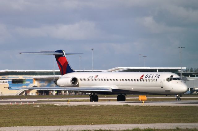 McDonnell Douglas MD-88 (N937DL)