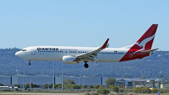 Boeing 737-800 (VH-XZO) - Boeing 737-838 QFA VH-XZO rwy 03 YPPH 230618.