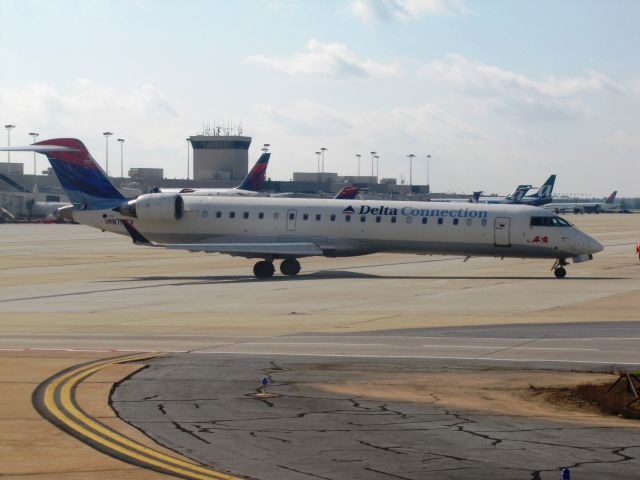 Canadair Regional Jet CRJ-700 (N717EV)