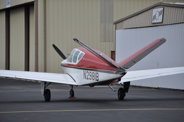 Beechcraft 35 Bonanza (N2982B)