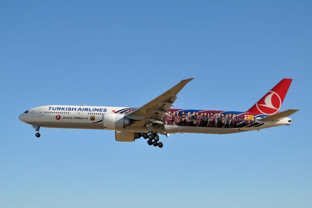 BOEING 777-300 (TC-JJI) - 2012/12/24