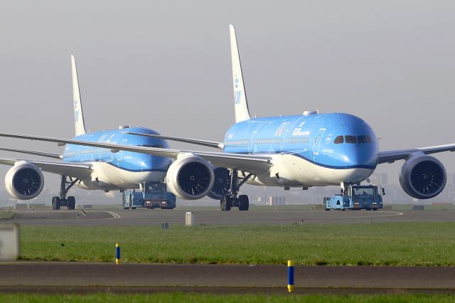 BOEING 787-10 Dreamliner (PH-BKG)