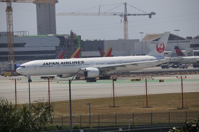 BOEING 777-300ER (JA739J)