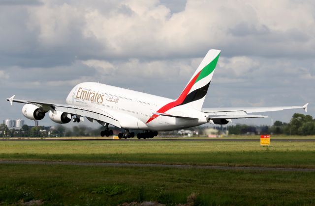 Airbus A380-800 (A6-EOK)