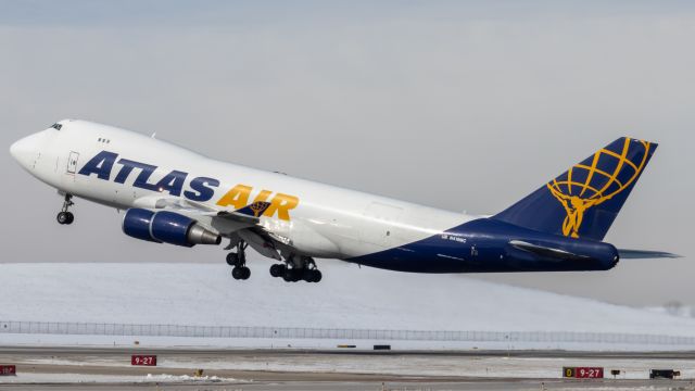 Boeing 747-400 (N419MC)