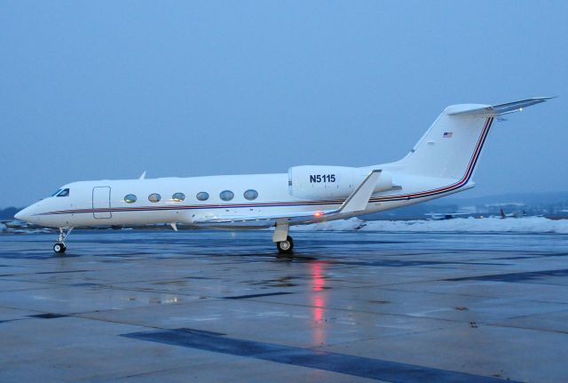 Gulfstream Aerospace Gulfstream IV (N5115) - Seen at KFDK on 3/2/2010    a href=http://discussions.flightaware.com/profile.php?mode=viewprofile&u=269247  [ concord977 profile ]/a