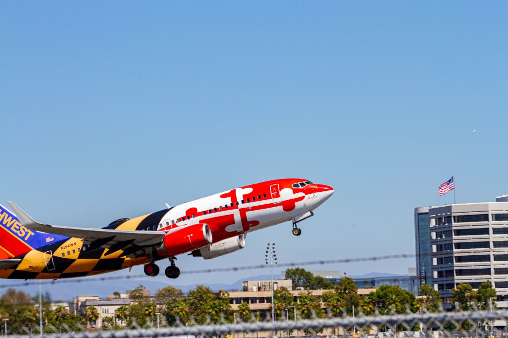 Boeing 737-700 (N214WN)