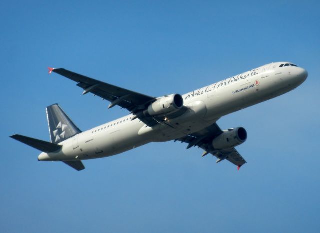 Airbus A321 (TC-JRA)