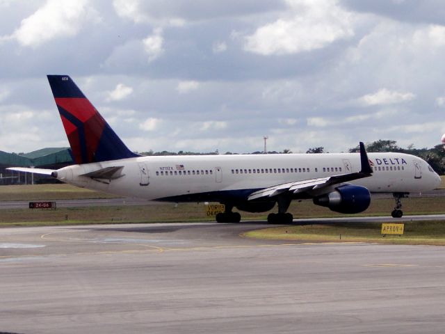 Boeing 757-200 (N711ZX)