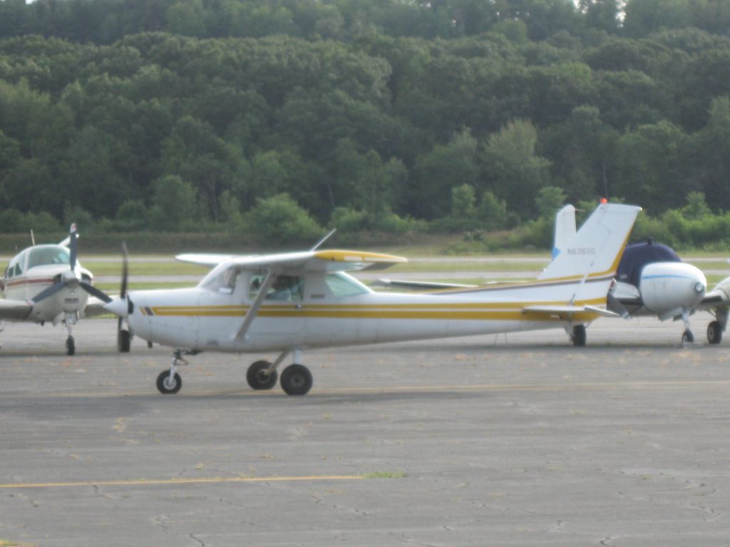 Cessna 152 (N6350Q) - Taxiing past the transient ramp.