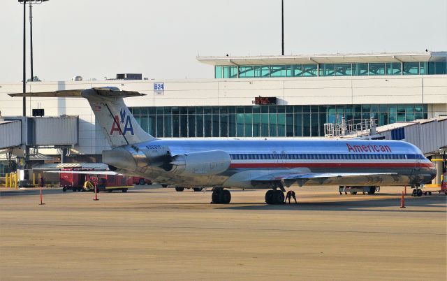 McDonnell Douglas MD-83 (N9681B)