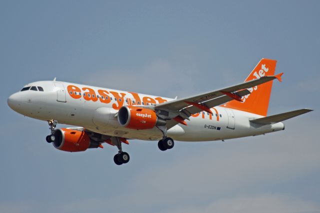 Airbus A319 (G-EZDN)