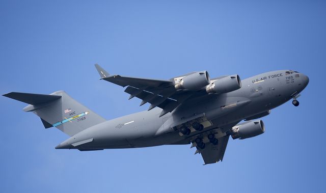 Boeing Globemaster III (N77619) - U. S. Air Force C-17 from Dover AFB landing in San Juan Puerto Rico