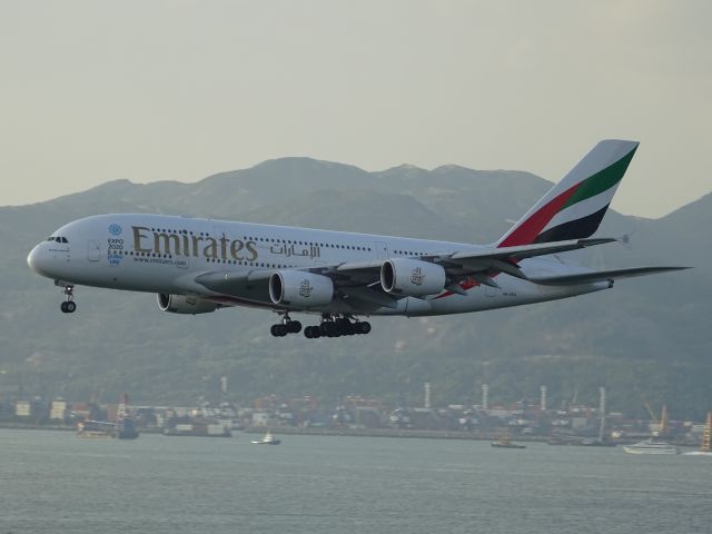 Airbus A380-800 (A6-EEA)