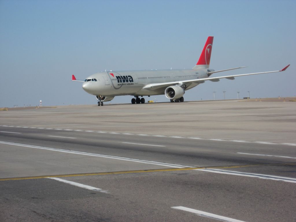 Airbus A330 (N807NW) - A330 arriving at Signature FBO at Denver International Airport - DEN