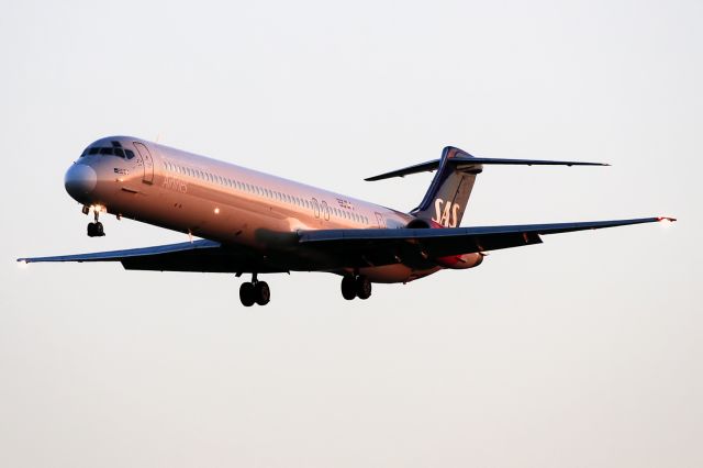 McDonnell Douglas MD-82 (LN-ROS)