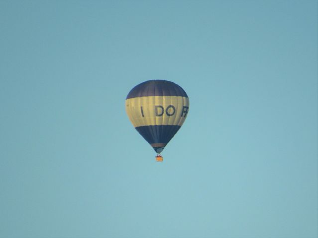 Unknown/Generic Balloon — - Over Helsinki May 17 2021. Saw this Hot-air balloon out my window and took a photo, sadly I have no way of finding any information about it.