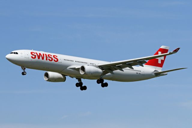 Airbus A330-300 (HB-JHL)